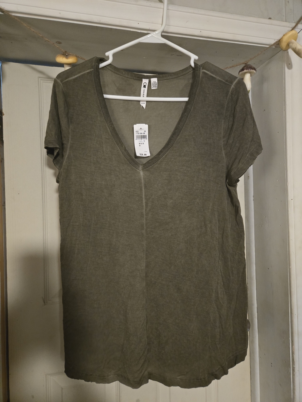Cable & Gage Washed Olive V-Neck Women's Tee, Sz M
